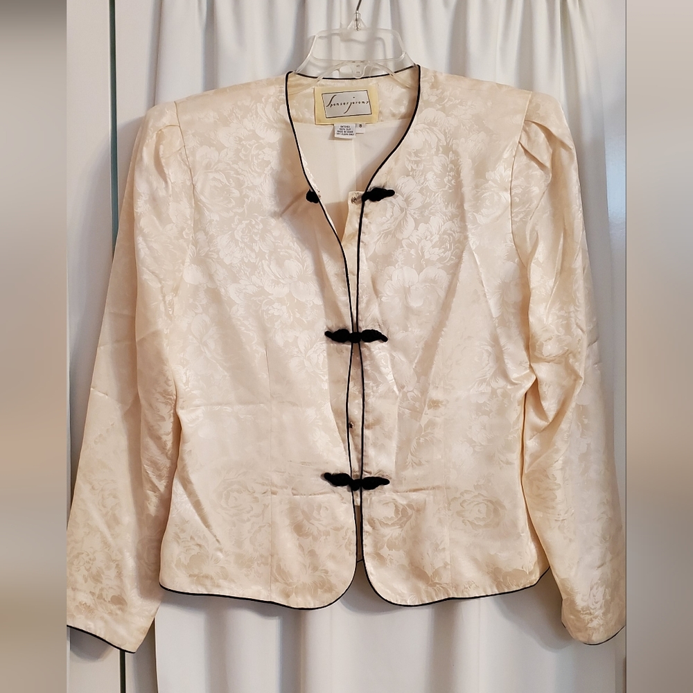 Ladies Black & Off White Silk Suit needs ironing